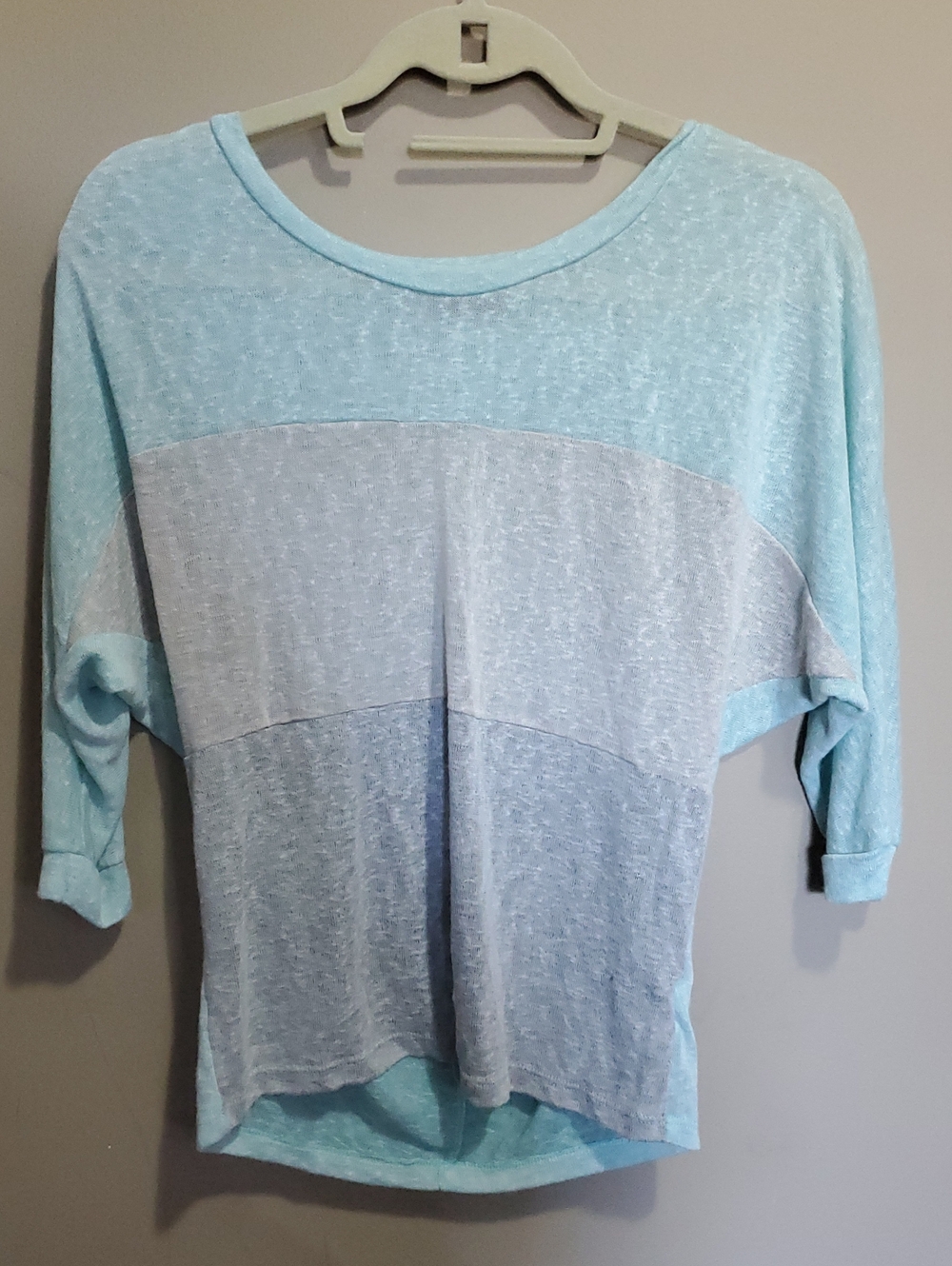 Noble U Light Aqua Women's Colorblock Pullover Top Size Medium